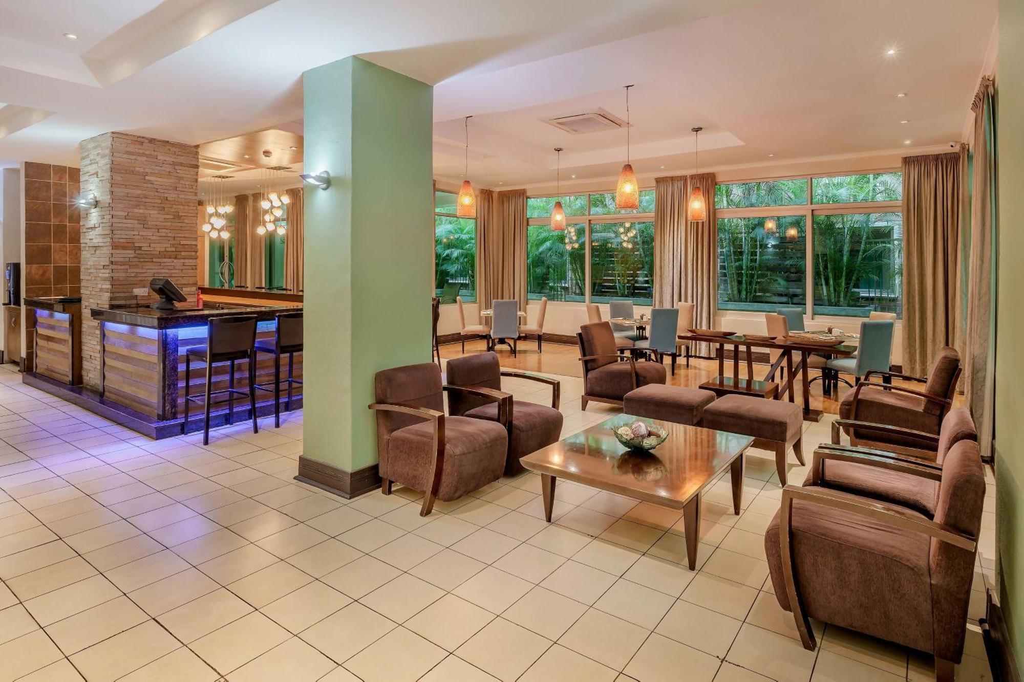 Protea Hotel By Marriott Лусака Екстериор снимка