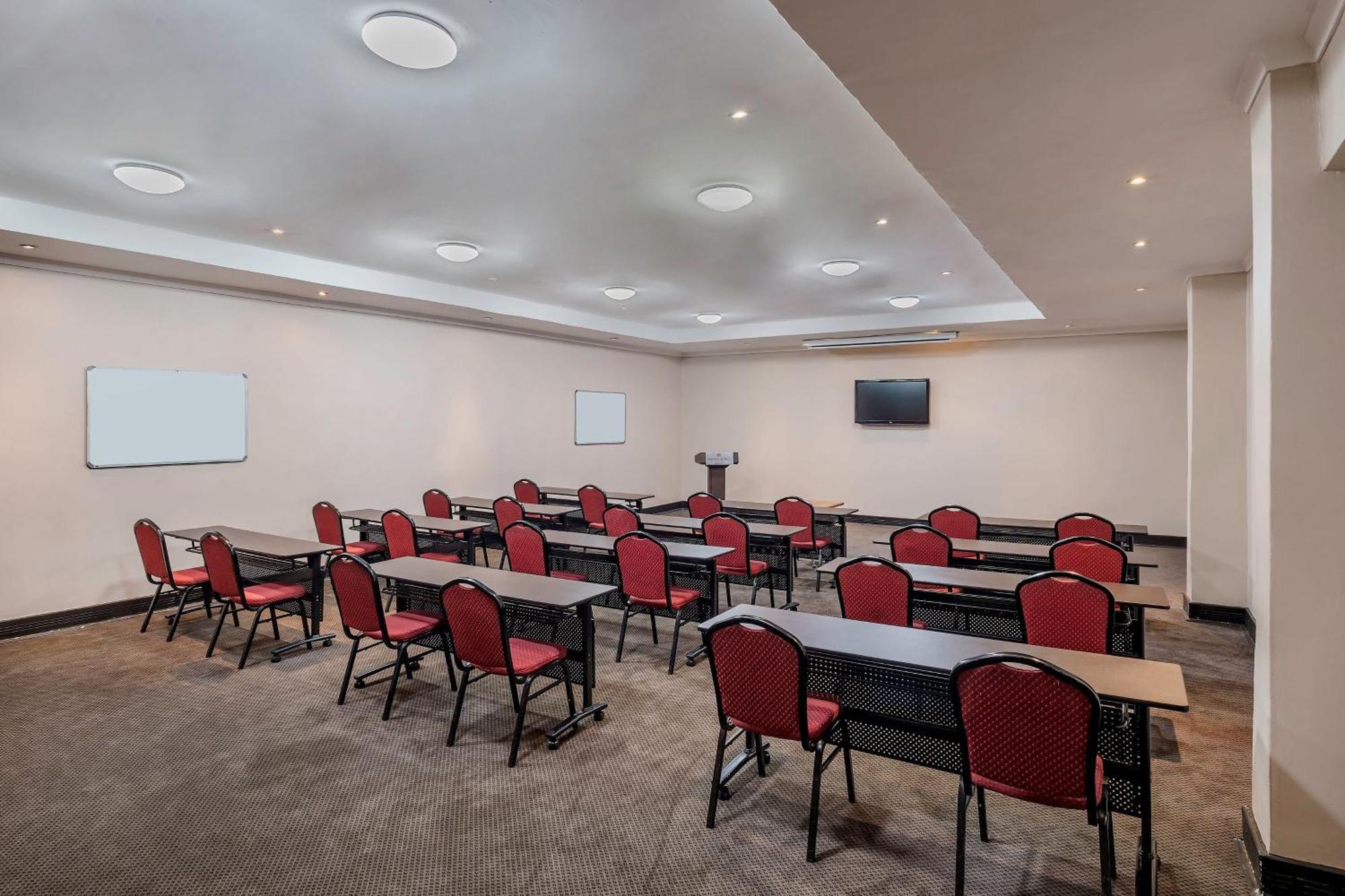 Protea Hotel By Marriott Лусака Екстериор снимка