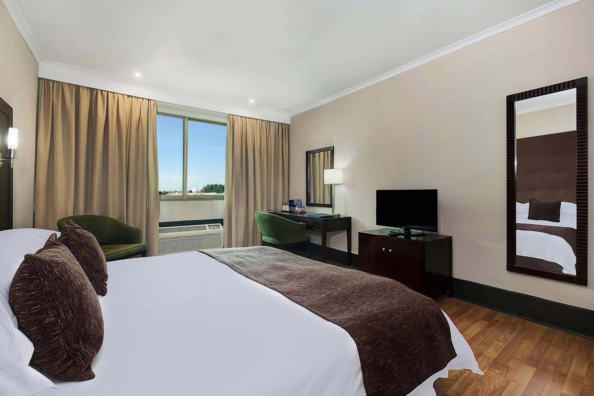 Protea Hotel By Marriott Лусака Екстериор снимка