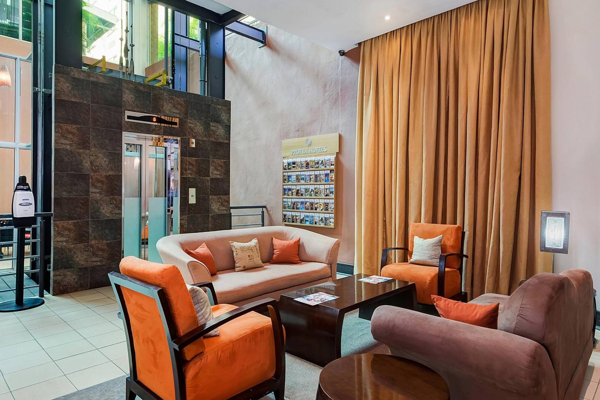 Protea Hotel By Marriott Лусака Екстериор снимка